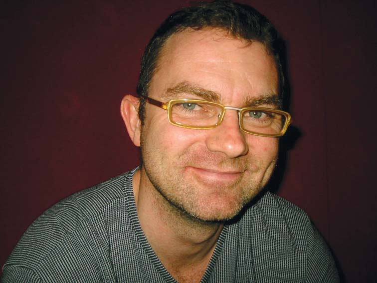 Graham Kelly.jpg