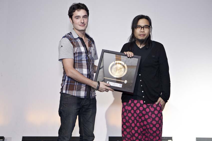 Gong2012-163 copy.jpg