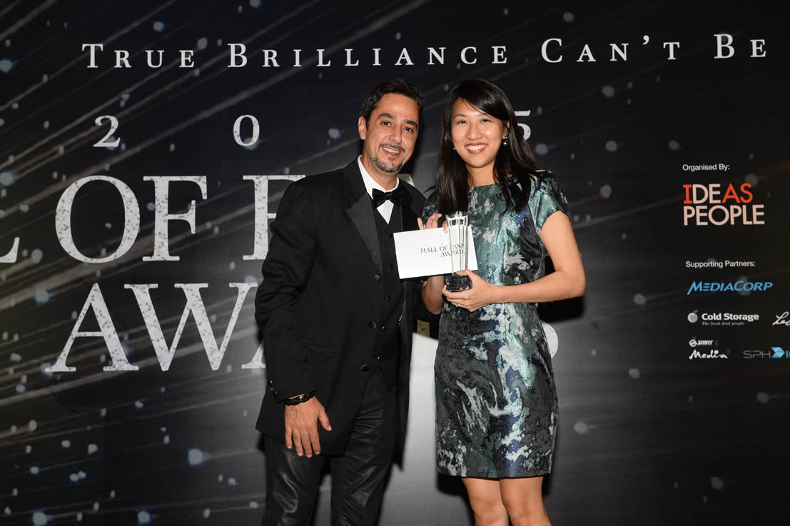 Ara Hampartsoumian, Managing Director, TBWA Singapore presenting Young Talent of the Year (Account Service) - Lynette Chua (J. Walter Thompson Singapore).jpg