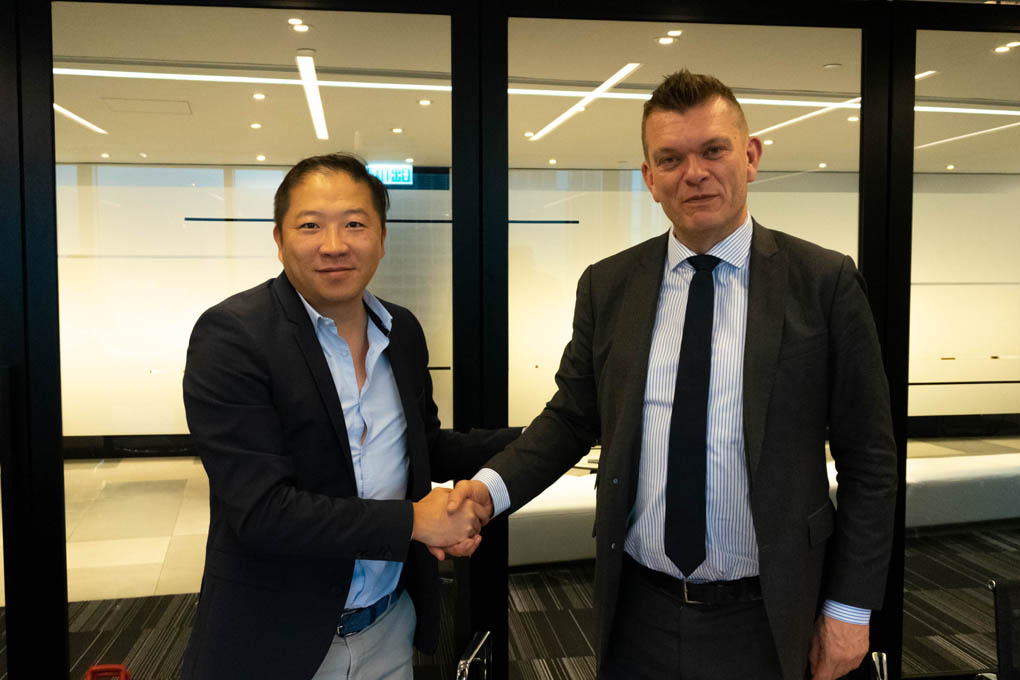 L to R)- Carter Chow, CEO J. Walter Thompson China and Professor Richard Miles.jpg