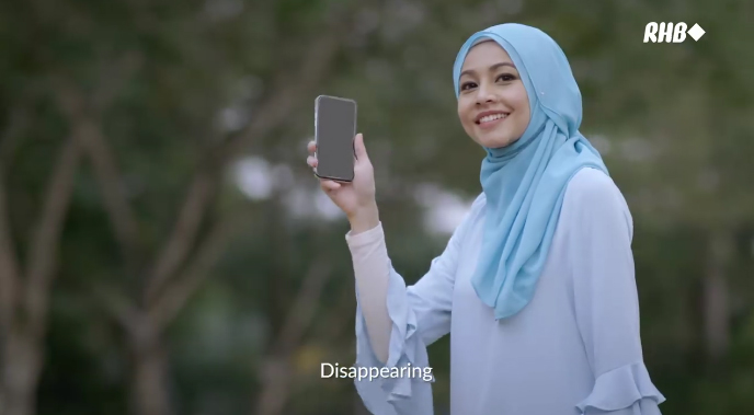 Breaking Barriers created by FCB Kuala Lumpur for RHB Group’s Challenger Series is inspired by the true story of a teacher in the lead up to Hari Raya