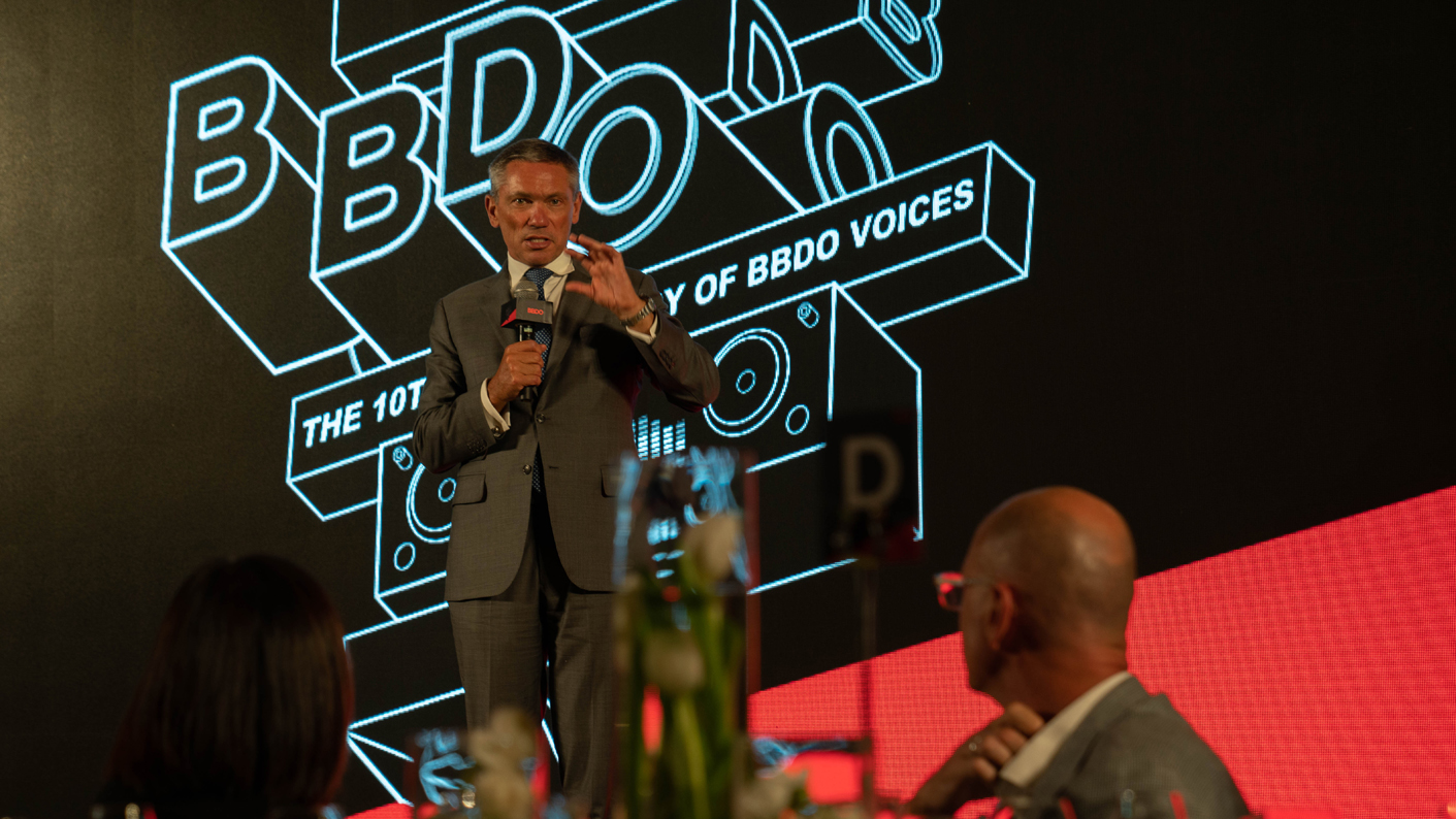 BBDO Greater China celebrates 10 years of BBDO Voices with Worldwide CEO Andrew Robertson launching the new issue