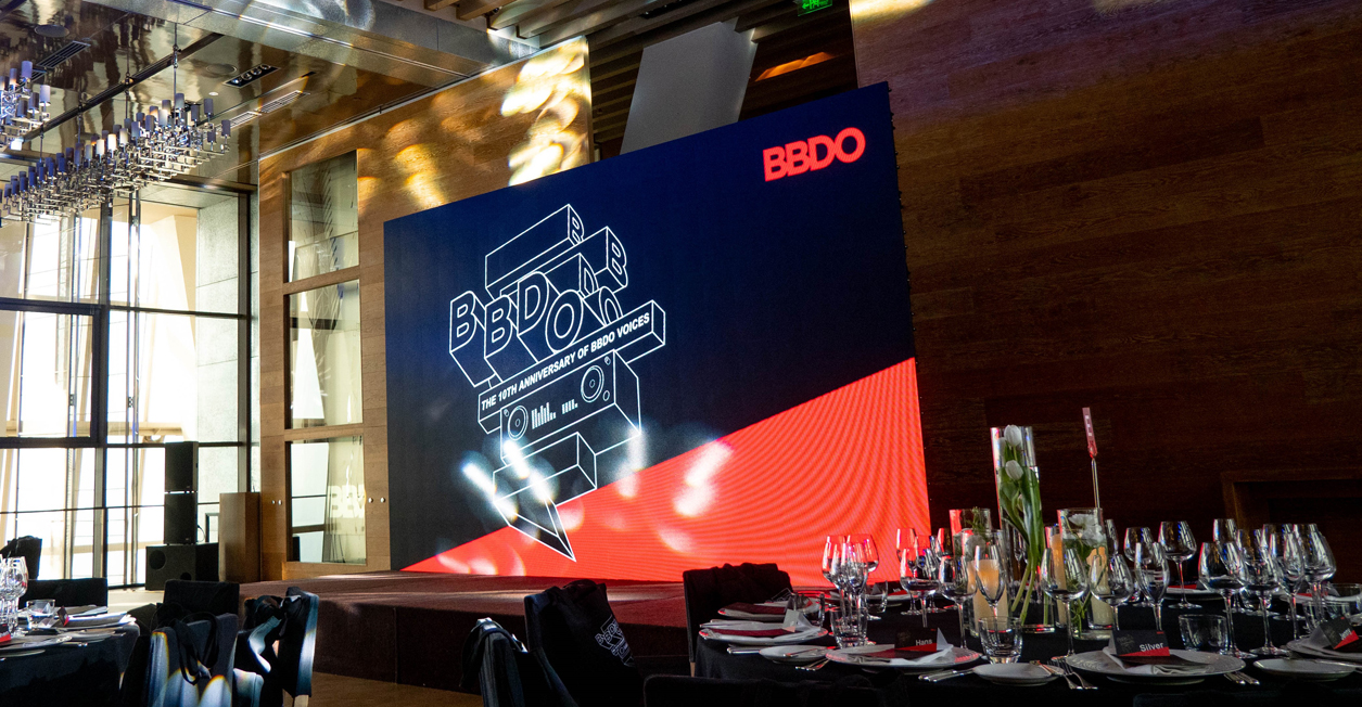 BBDO Greater China celebrates 10 years of BBDO Voices with Worldwide CEO Andrew Robertson launching the new issue
