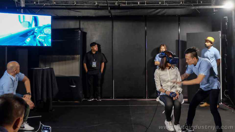 VHQ provides virtual reality and augmented reality experiences in Subaru showrooms