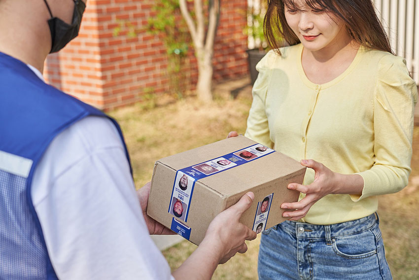 Cheil Worldwide sends faces of missing children to doorsteps in Korea via delivery boxes taped up with ‘Hope Tape’
