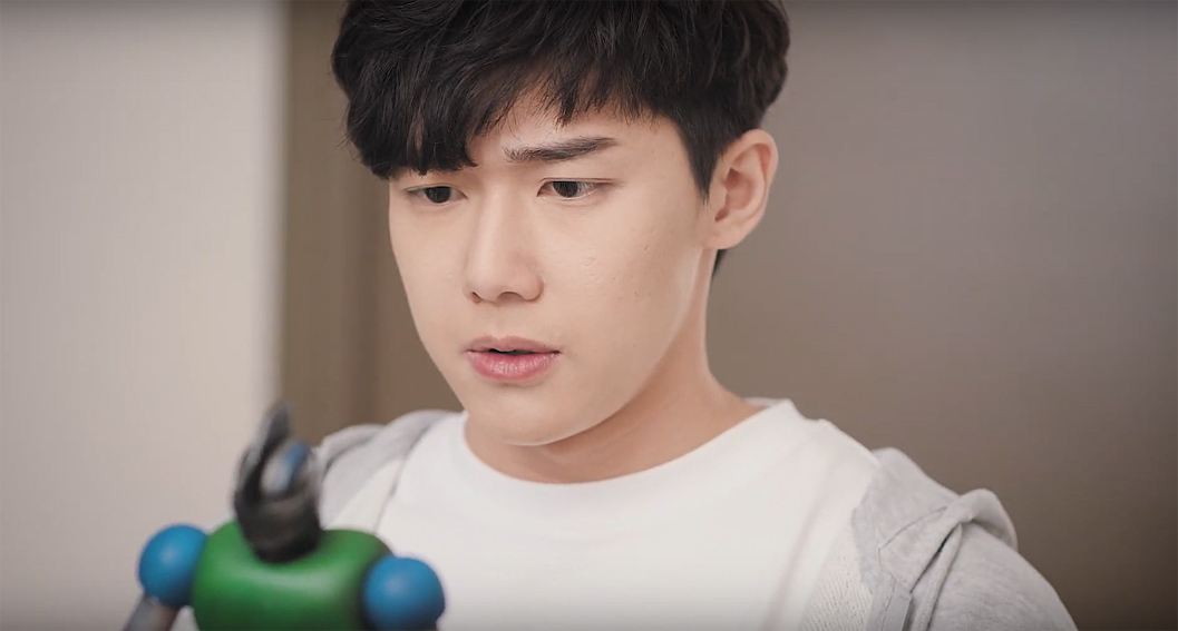 Wunderman Thompson Hong Kong compares the current COVID-19 pandemic and the 2003 SARS epidemic in this campaign for Dettol