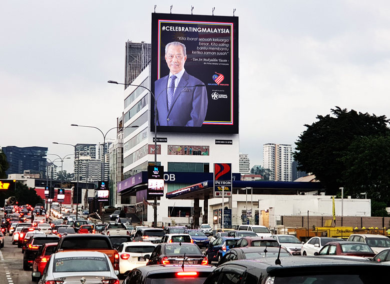 Visual Retale launches outdoor campaign featuring messages from Malaysian leaders celebrating Malaysia