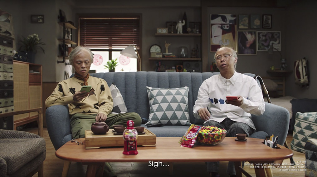DDB China creates a frustrating to open interactive Skittles packet for Chinese New Year