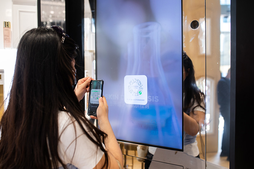 L’Oréal Paris designs their first ever omnichannel concept store located in the heart Shanghai via AKQA Shanghai
