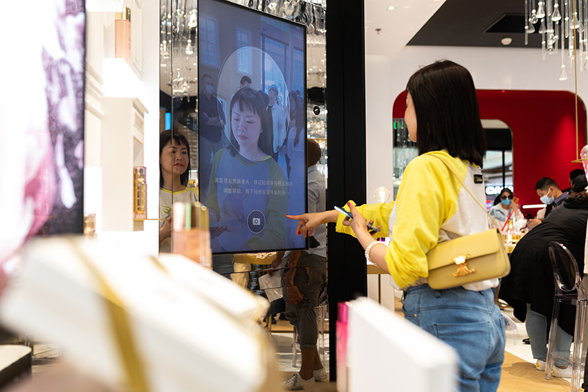 L’Oréal Paris designs their first ever omnichannel concept store located in the heart Shanghai via AKQA Shanghai
