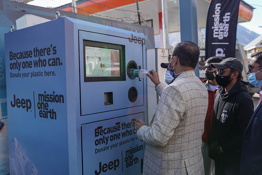 Jeep brings customers and community together to clean up 1500 kilograms of plastic waste along the Ladakh Himalayan Range