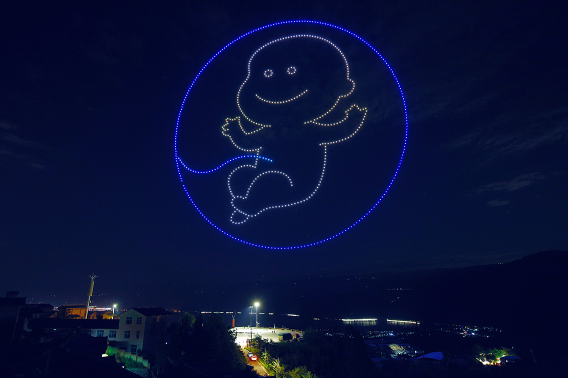 1000 drones spreads health tips in China’s mountainous regions for Pfizer and F5 Shanghai