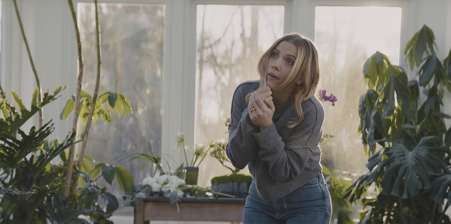 Super Bowl LVI: Scarlett Johansson + Colin Jost demonstrate why Alexa can’t read your mind
