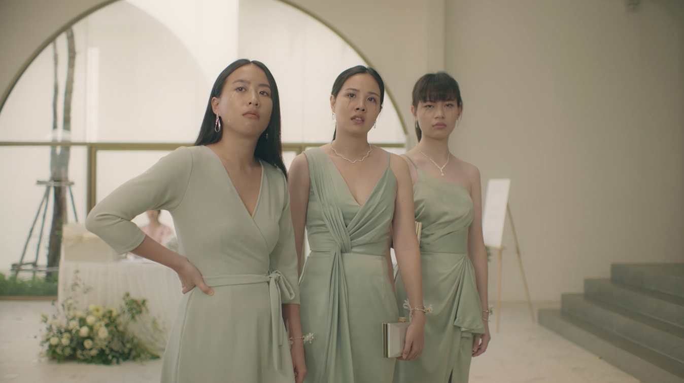 Give your friends the best gift this ‘Robinson Salesation’ sale says humorous Wolf BKK spot
