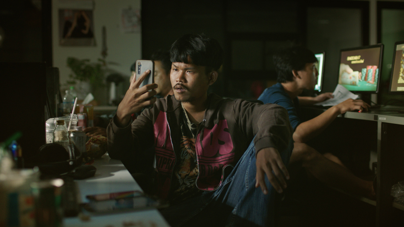 SOUR BANGKOK teams up with Whoscall to create this ‘Know the Unknown Calls Effect’ campaign