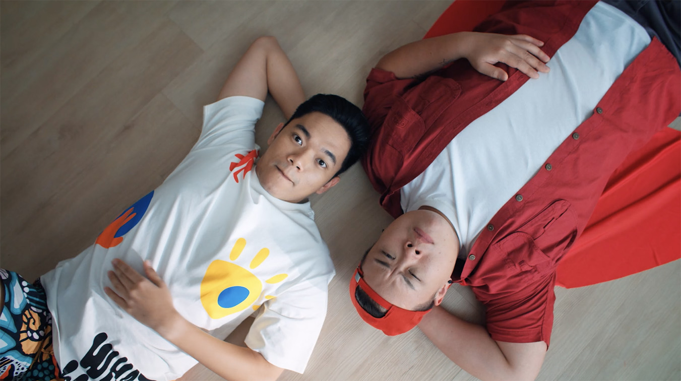 Carousell and UltraSuperNew Singapore create a song and dance from customer reviews