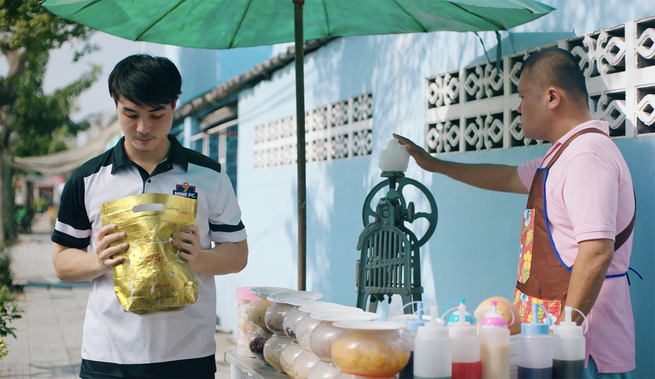 Series of CJ WORX Thailand films showcase some of the strange ways to use Hong Thong Ice Bags