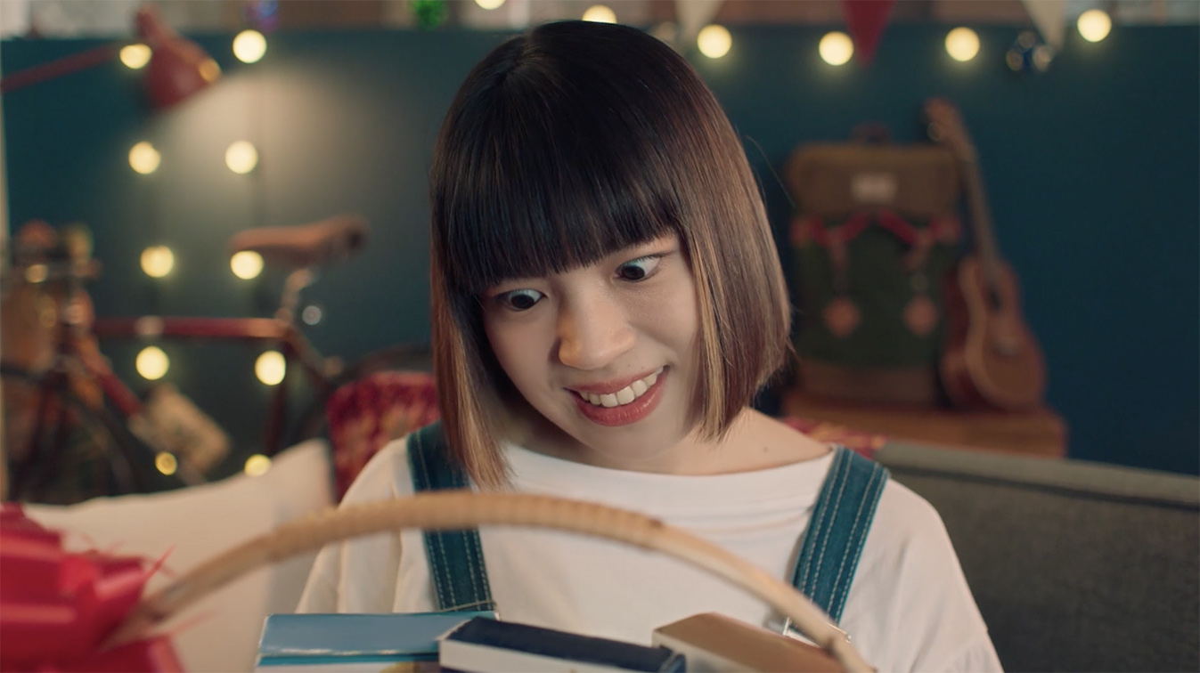 KFC Thailand transforms their festive bucket into the most sought after festive basket