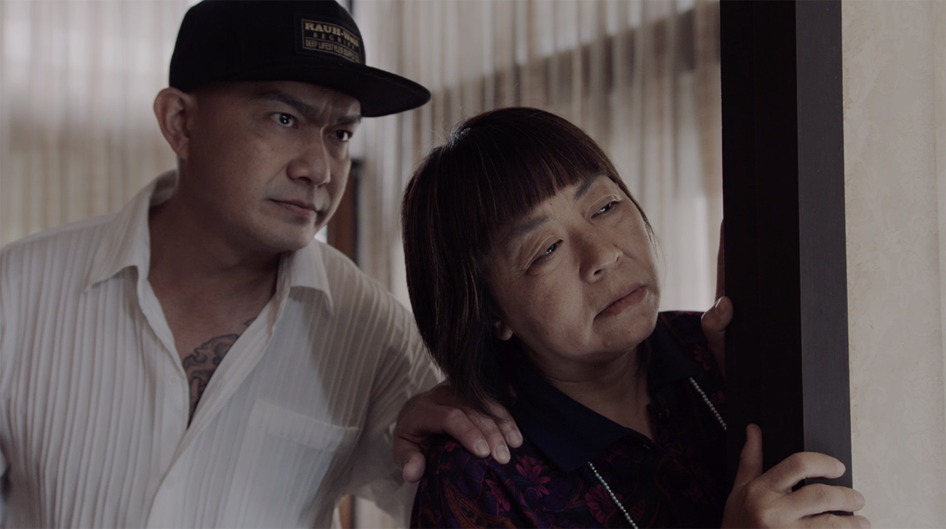 Robinson and Wolf BKK’s new film encourages Thai’s to “Discount for what you love most”