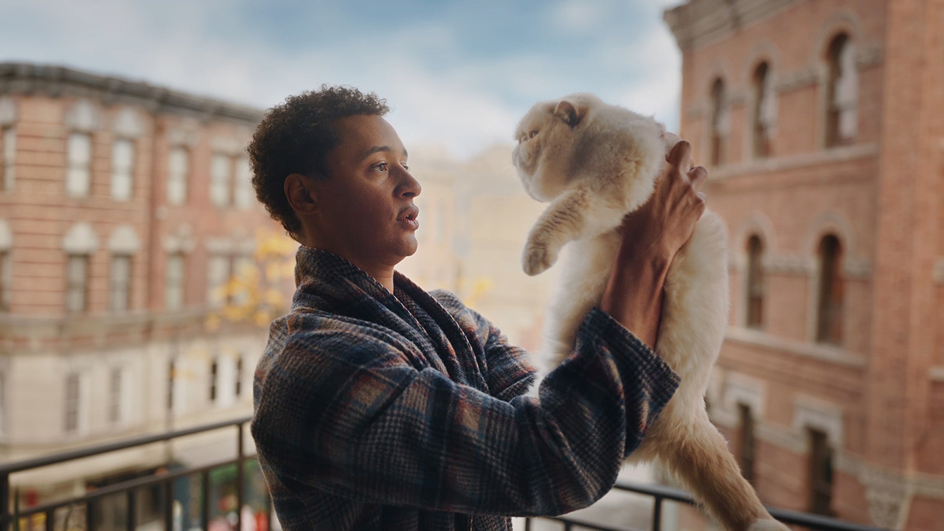 The Samsung Neo QLED 8K TV wows the world’s grouchiest cat in new BBH Singapore spot