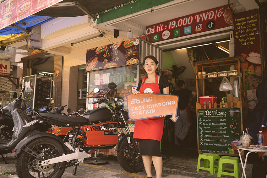 Dat Bike’s outdoor campaign claims every outlet as a fast charging station via Happiness Saigon