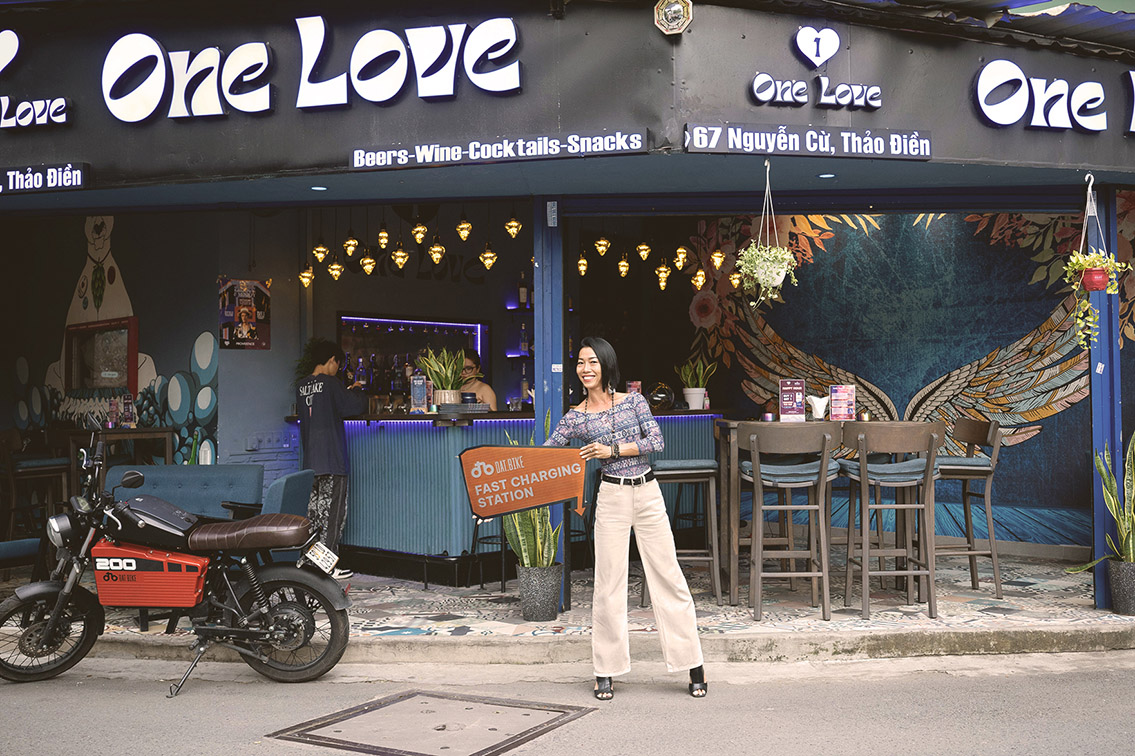Dat Bike’s outdoor campaign claims every outlet as a fast charging station via Happiness Saigon