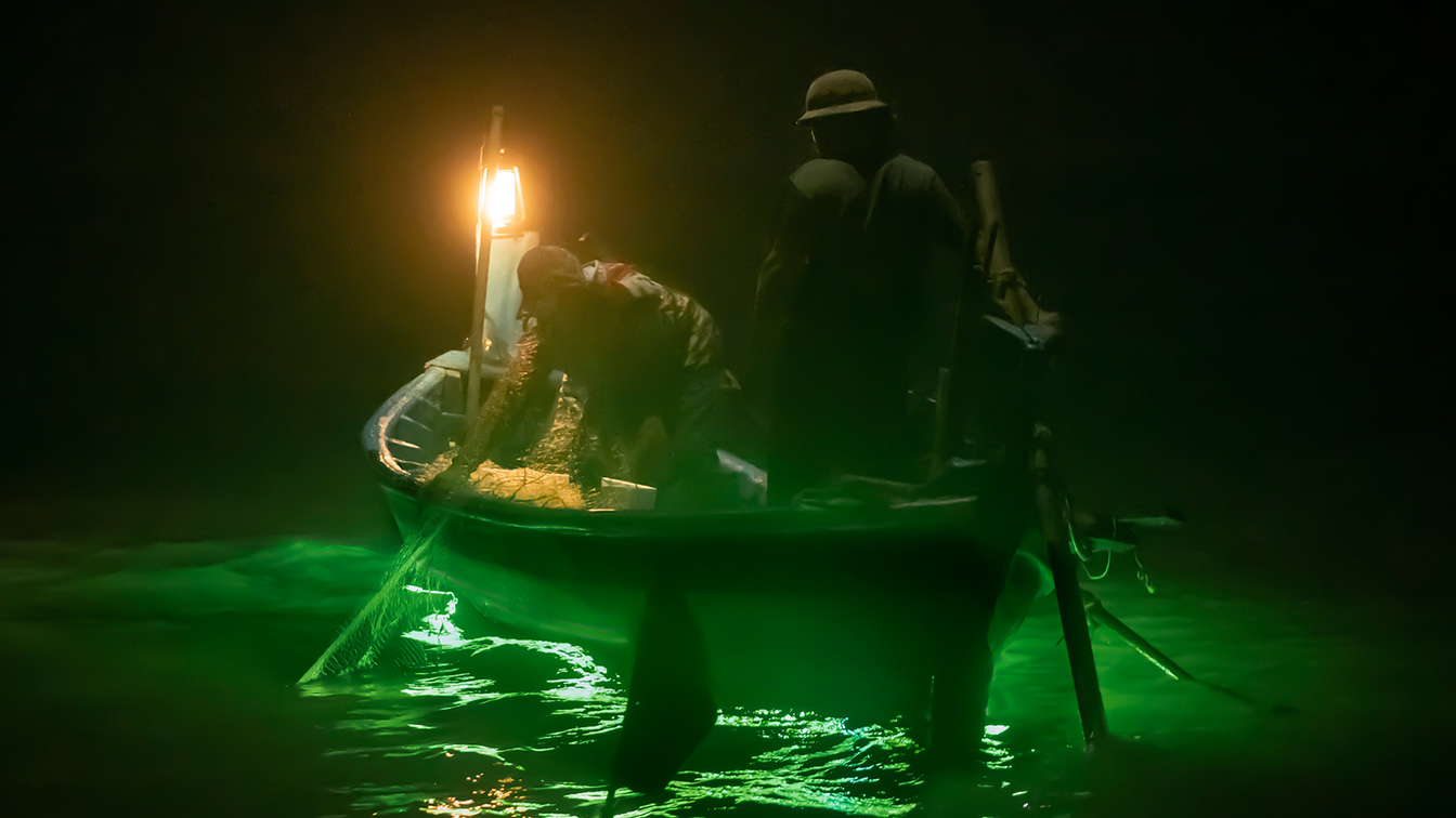 FCN – Rovers Creative and Cargloss Paint introduce glow-in-the-dark marine paint to empower traditional fishermen in Indonesia