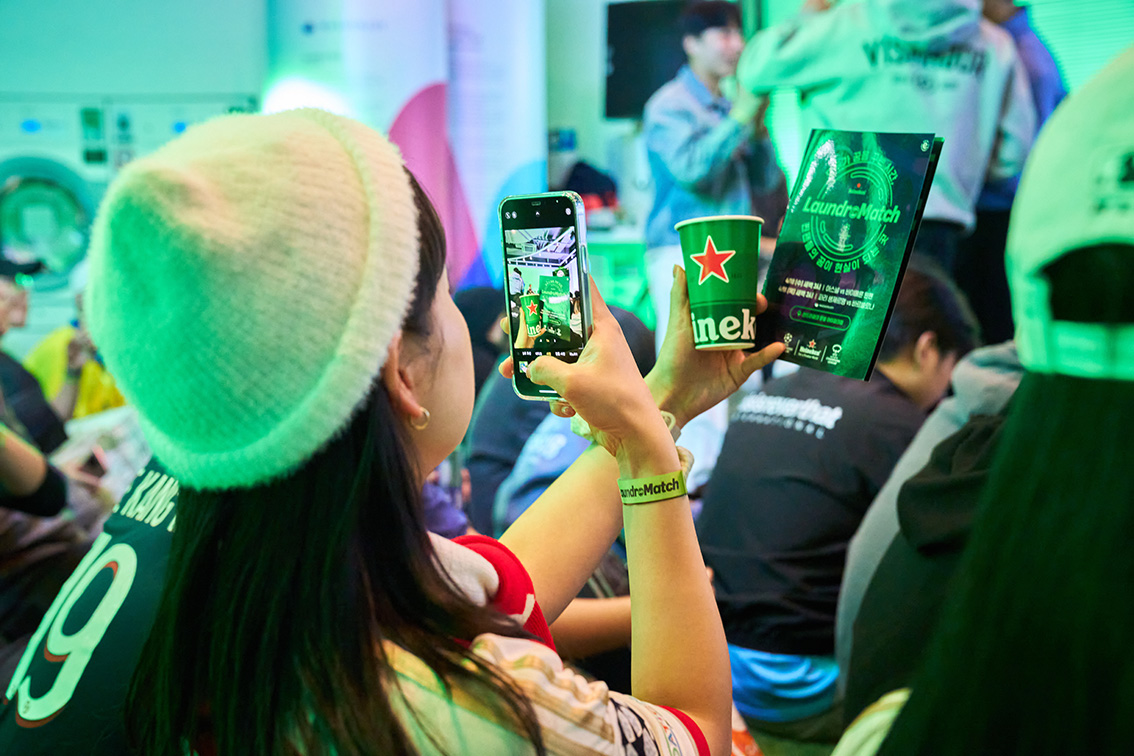 LePub APAC turns laundromats into 24-hour sports bars for football fans with Heineken