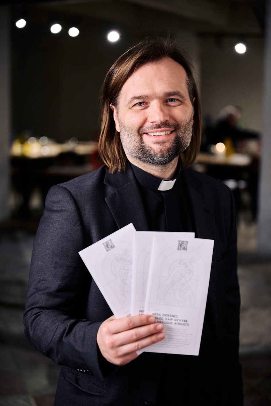 Church in Lithuania redesigns sacramental wafers to promote organ donation