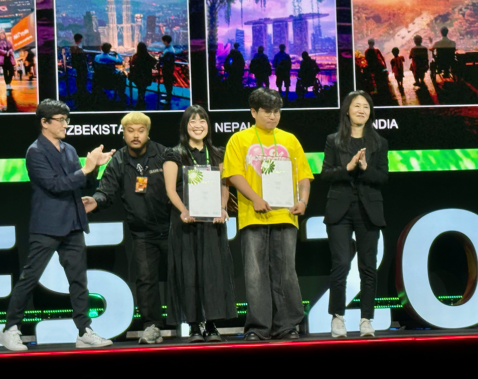 Dentsu Redder Vietnam team Dat Nguyen Thanh and Dung Cao win Young Lotus competition