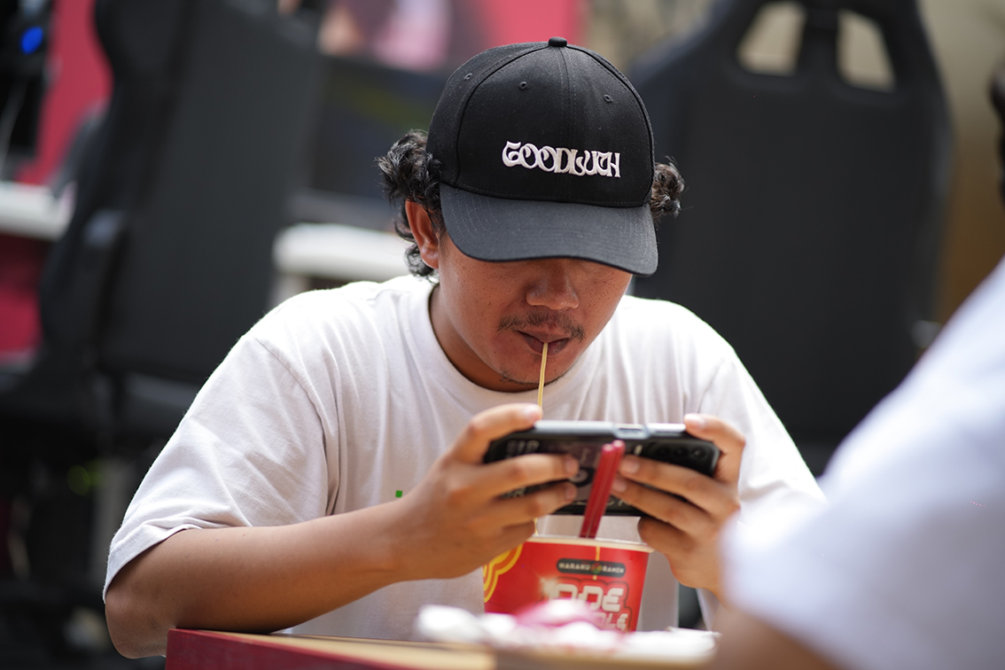 Haraku Ramen and BLKJ Havas allow gamers to eat without pausing via “The One Noodle”