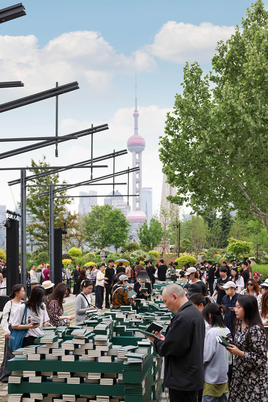 Le Pub creates a poetic conversation that celebrates Chinese culture for Bottega Veneta