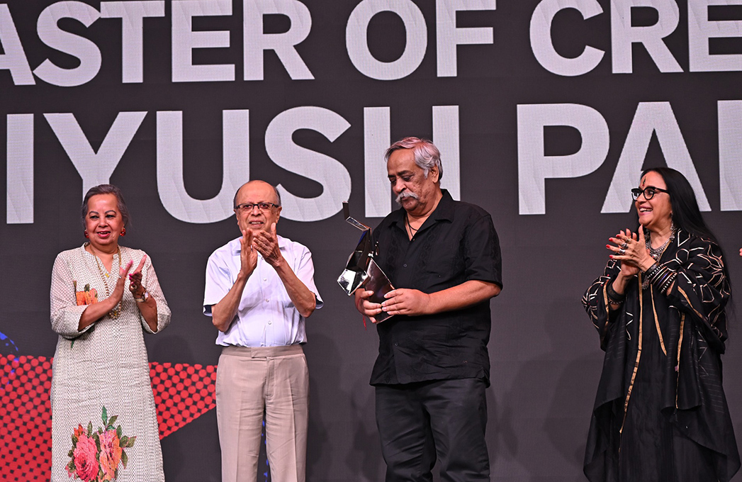 166 Blue and 7 Baby Black Elephants handed out at the Indian Kyoorius Creative Awards: Piyush Pandey receives Master of Creativity award