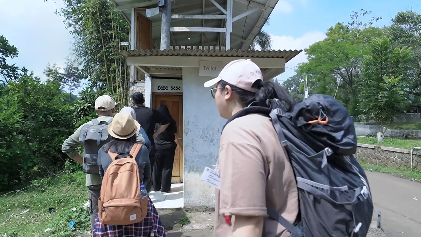 BuktuPup by Dentsu Indonesia and Microlax solves clean toilet woes for Indonesian tourists