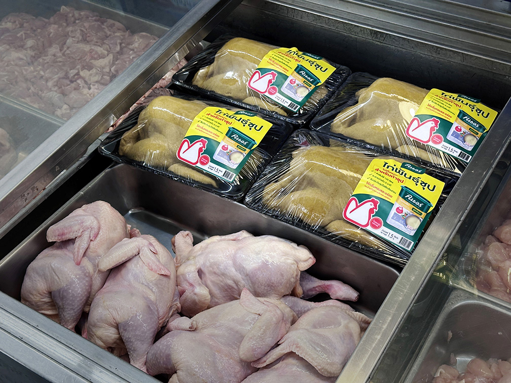 Knorr and YOUNGSTER BKK redefine in-store media with a poultry aisle provocation