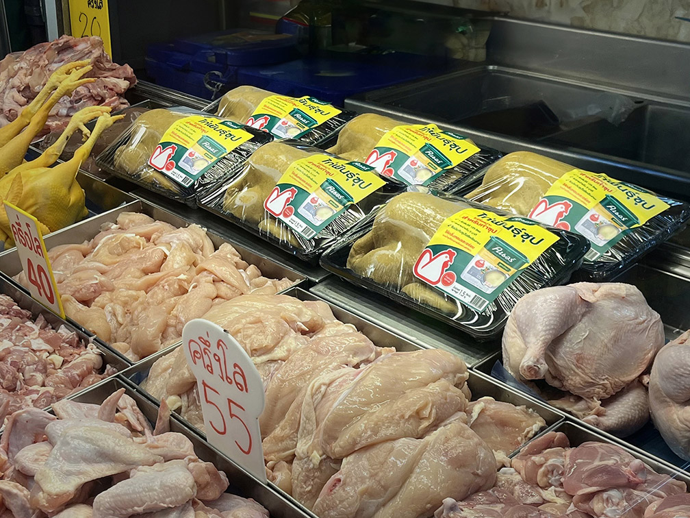 Knorr and YOUNGSTER BKK redefine in-store media with a poultry aisle provocation
