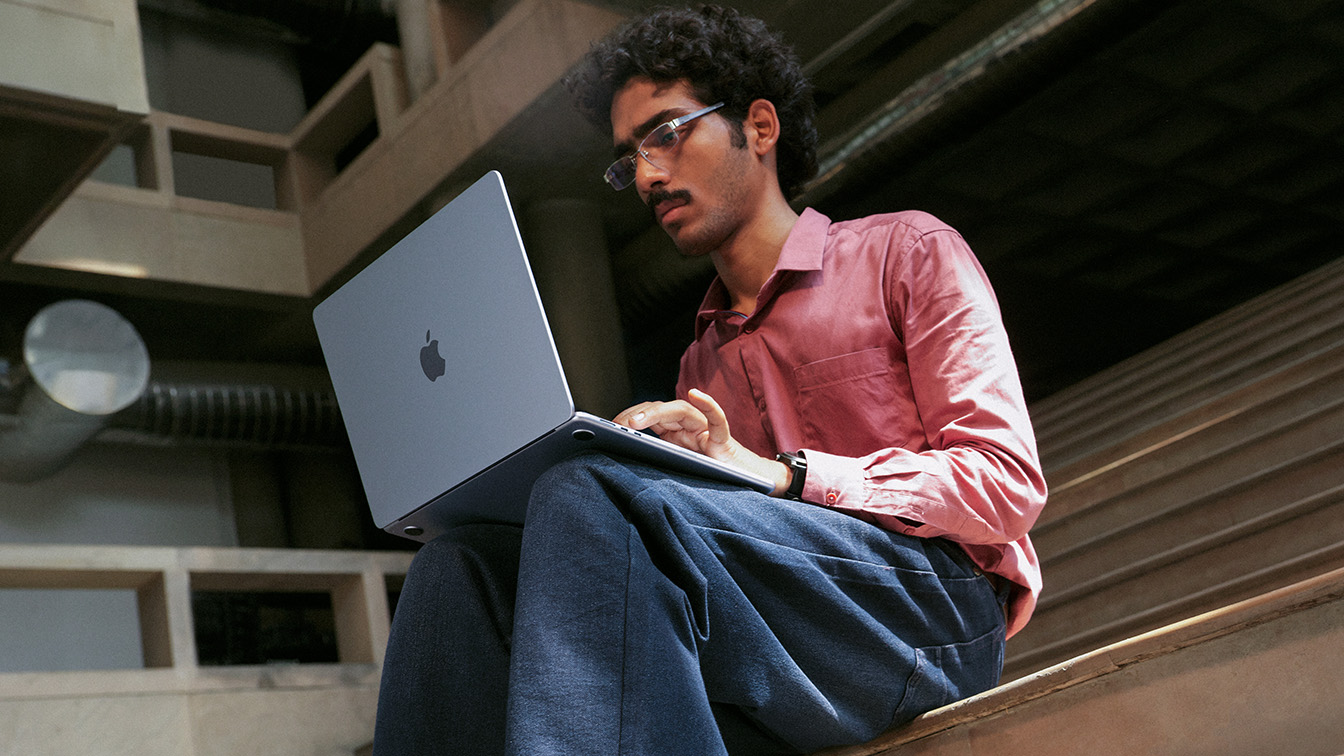 Apple launches “Lessons” to transform how Indian college students learn with Mac