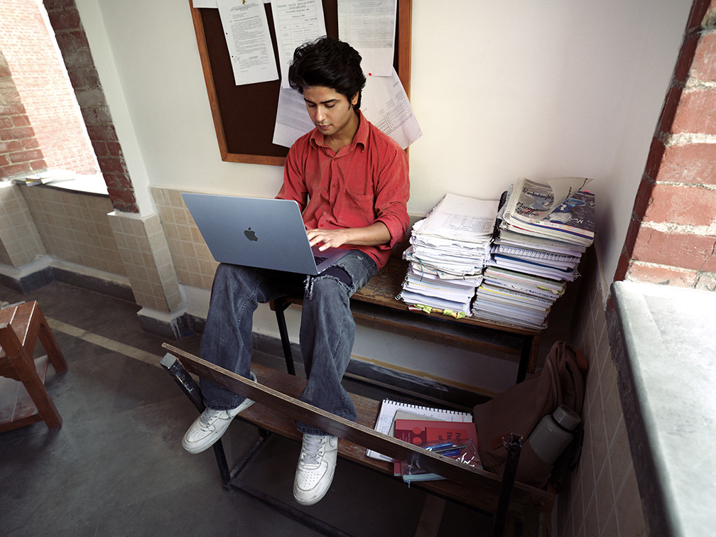 Apple launches “Lessons” to transform how Indian college students learn with Mac