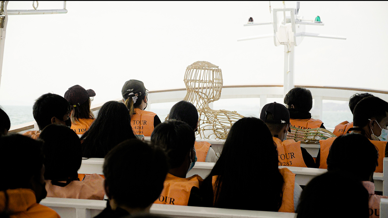 Flash Bomber Bangkok creates Long Lay’s “Good Passenger” initiative to combat ocean waste