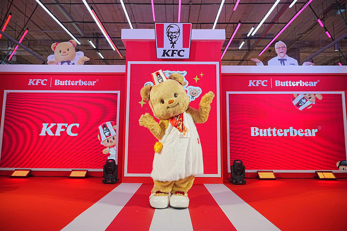 KFC Thailand Transforms Fan Experience with Meet & Eat: Fried Chicken + Hugs from Nong Noey