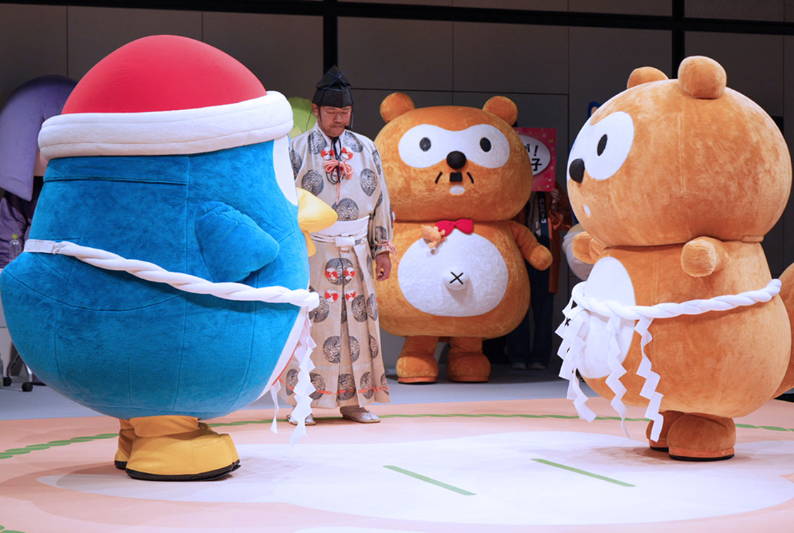Duolingo’s Duo battles Japan’s beloved mascots in sumo-themed campaign via UltraSuperNew