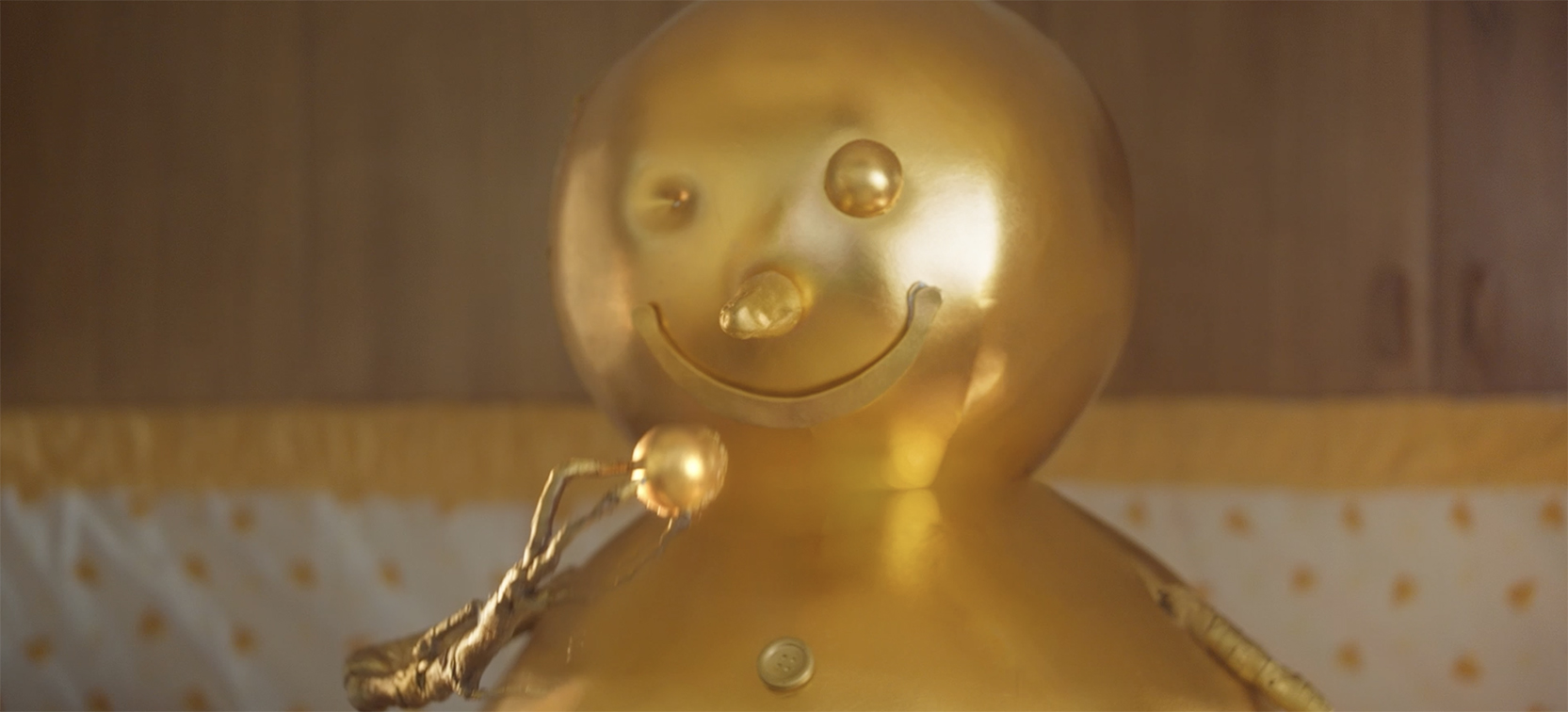 GIGIL Manila brings a snowman to the Philippines for PalawanPay’s Christmas Gold Promo