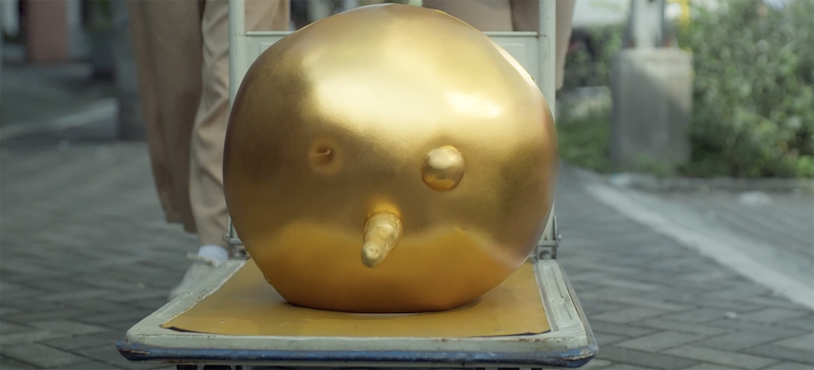 GIGIL Manila brings a snowman to the Philippines for PalawanPay’s Christmas Gold Promo