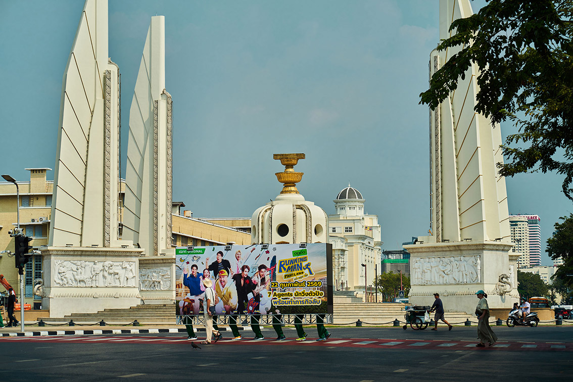 Flash Bomber makes Bangkok run with moving billboard for Running Man Thailand