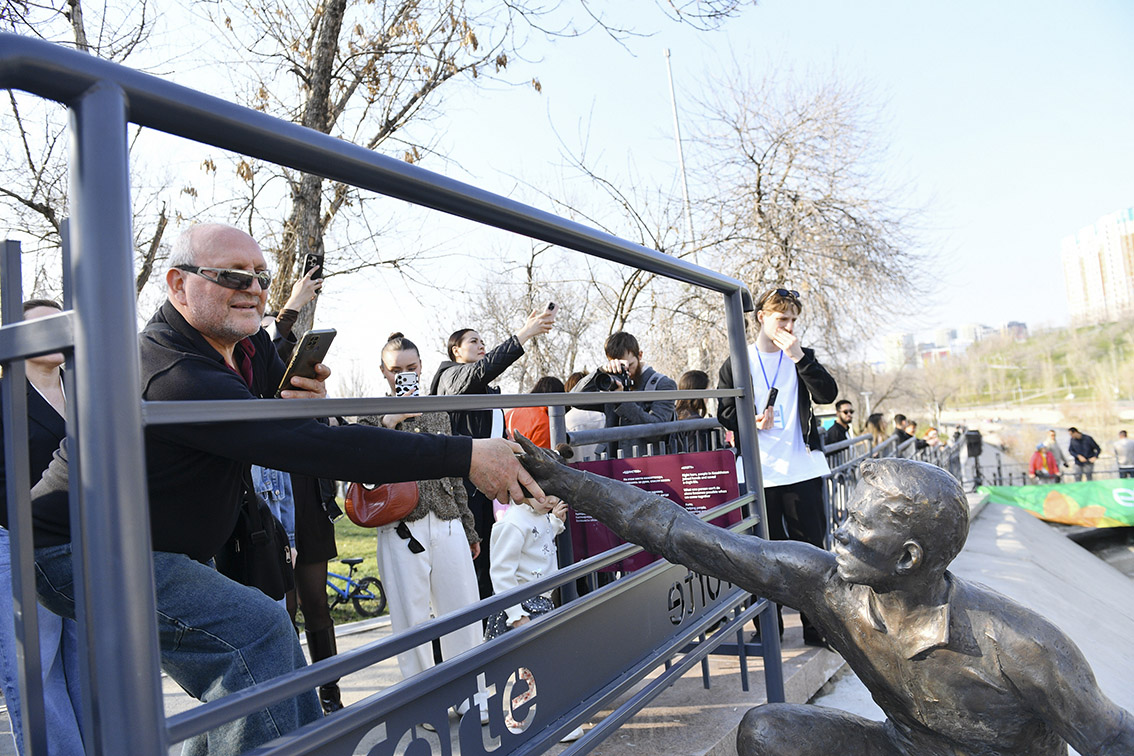 Almaty brings people together with “Unity” art installation celebrating human solidarity