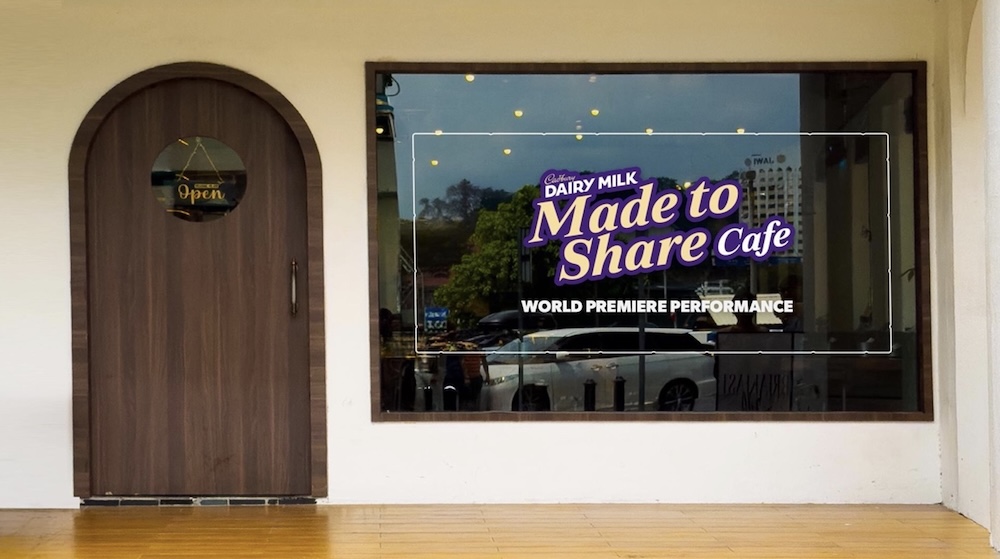 Cadbury and Ogilvy Malaysia transform a café into a unique live performance of generosity