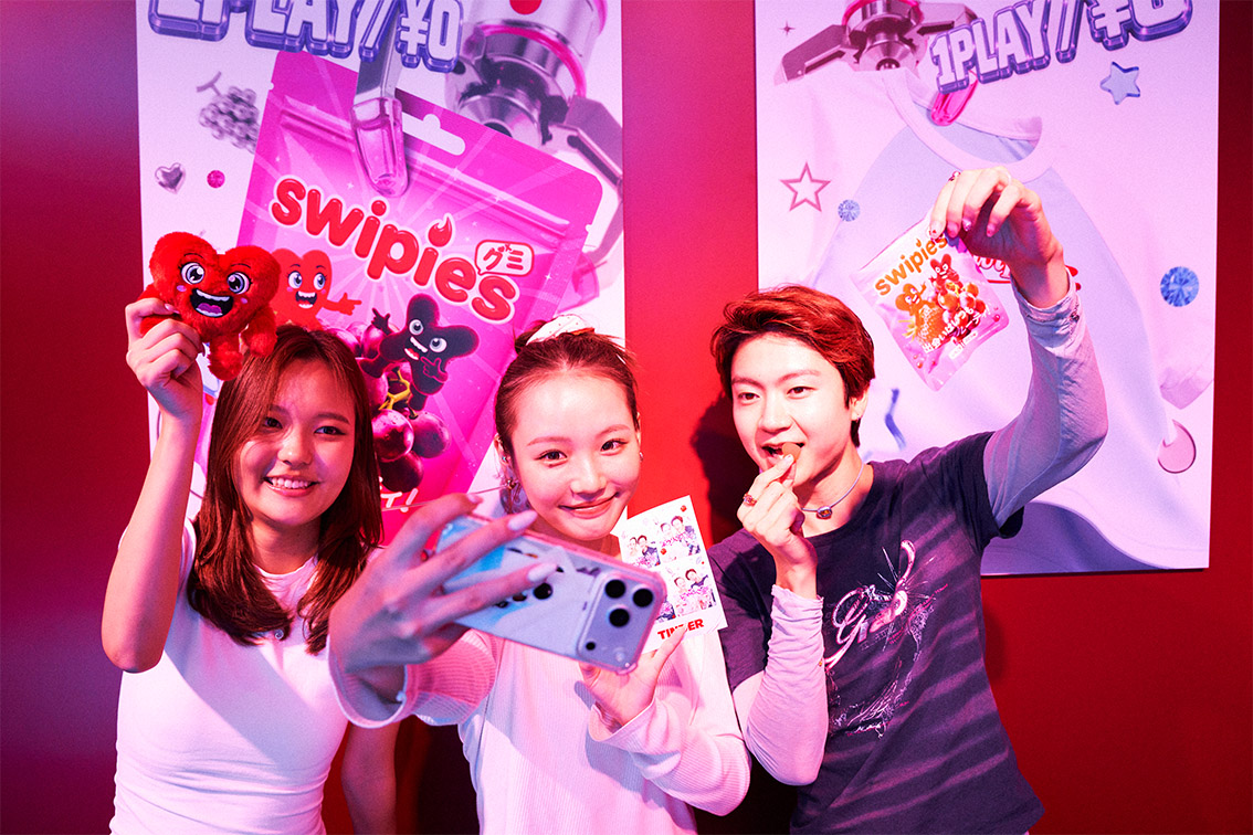 Tinder and Wieden+Kennedy Tokyo turn dating into a game at SwipeCenter